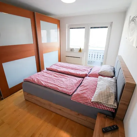 Schlafgut Kuessler - 70m Vom Express Appartement Zell am See