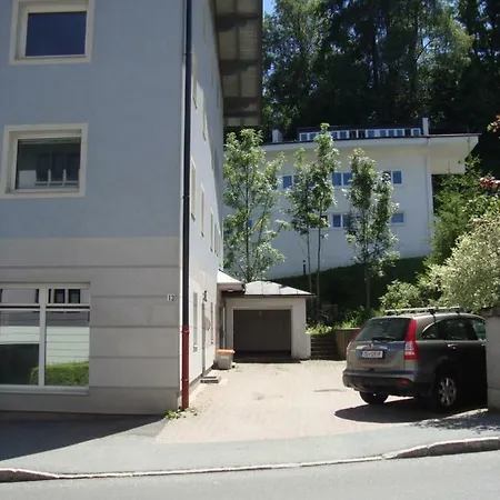 Schlafgut Kuessler - 70m Vom Express アパート *