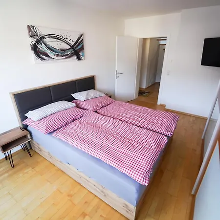 Schlafgut Kuessler - 70m Vom Express 滨湖采尔