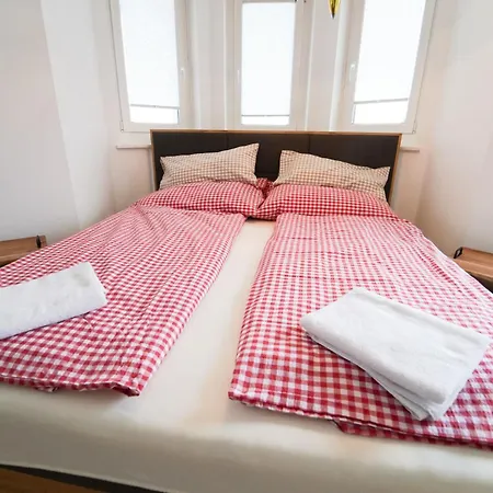 Schlafgut Kuessler - 70m Vom Express 滨湖采尔